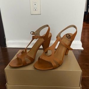 Coclico camel beige heeled sandals
